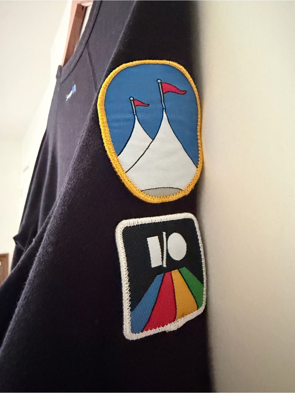 Google IO Developer Conference Sweatshirt - Picture 5 of 6
